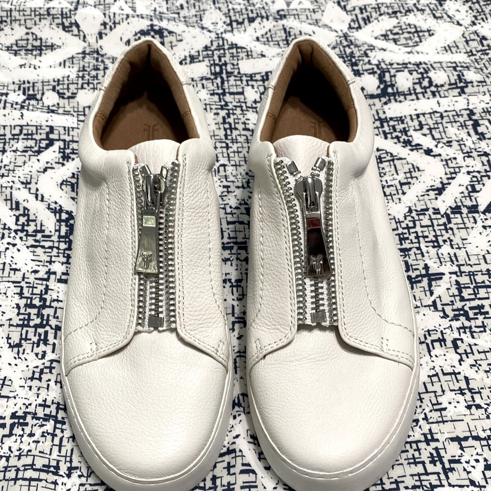 FRYE Lena zip low leather sneaker size 9.5